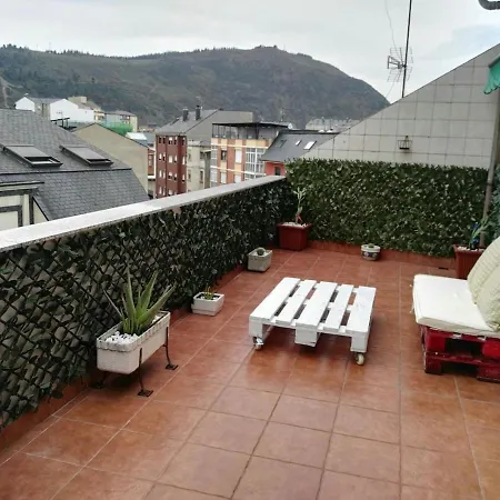 Overlooking Castle Apartmán